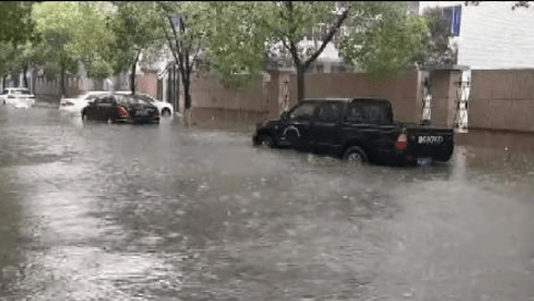 严重|浙江乐清市区内涝严重 低洼处积水达1米