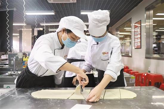 证书|首个“粤菜师傅”证书有望出炉 或将引领职业技能标准