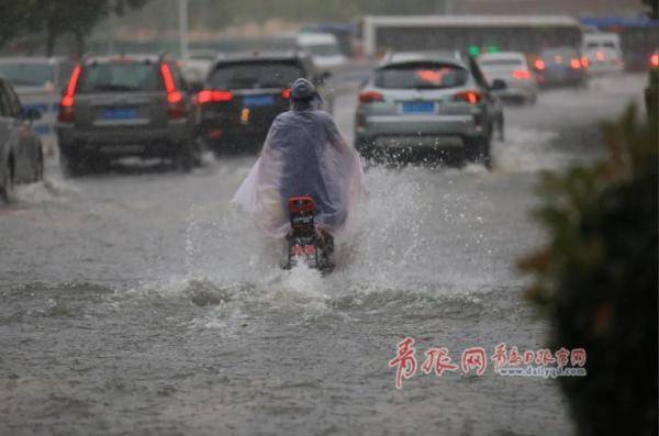 预警|今早青岛发布暴雨红色预警，防汛Ⅲ级响应！雷雨天这些事千万注意！