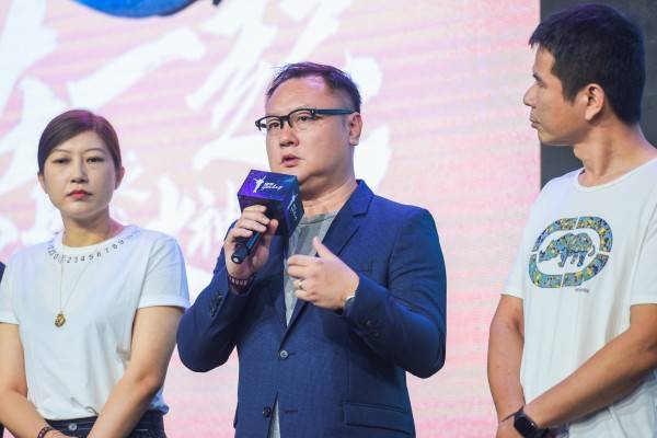 报告|国内首部抗疫“时代报告剧”《在一起》首次集体亮相