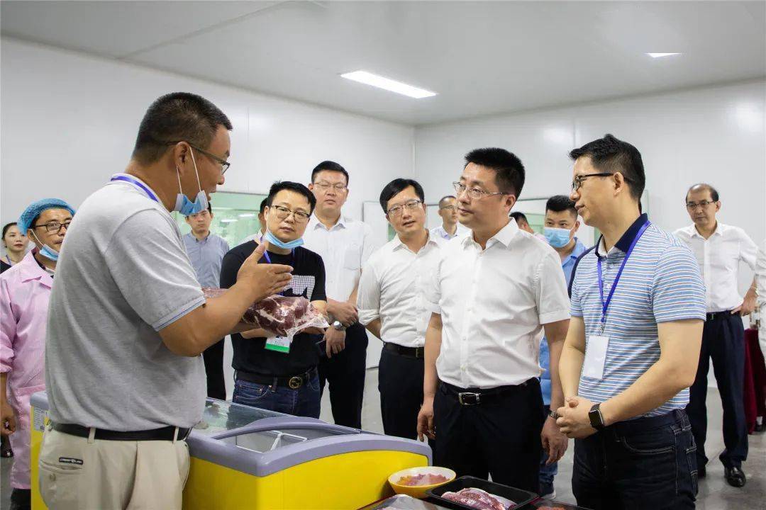 2020年东西部GDP比例_2020年中国gdp变化图(2)