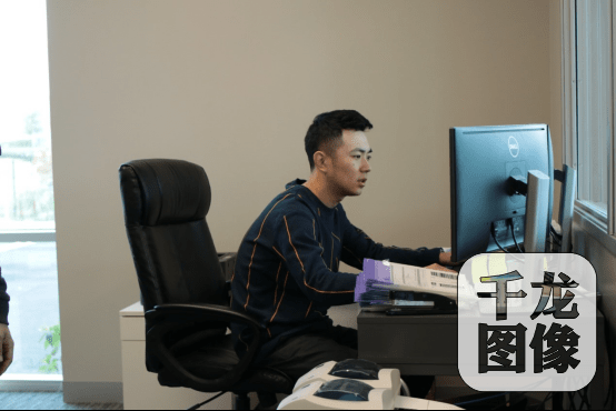 王崇|“留学生+物理博士”双搭配快手卖美妆，CEO亲自直播开辟带货新事业