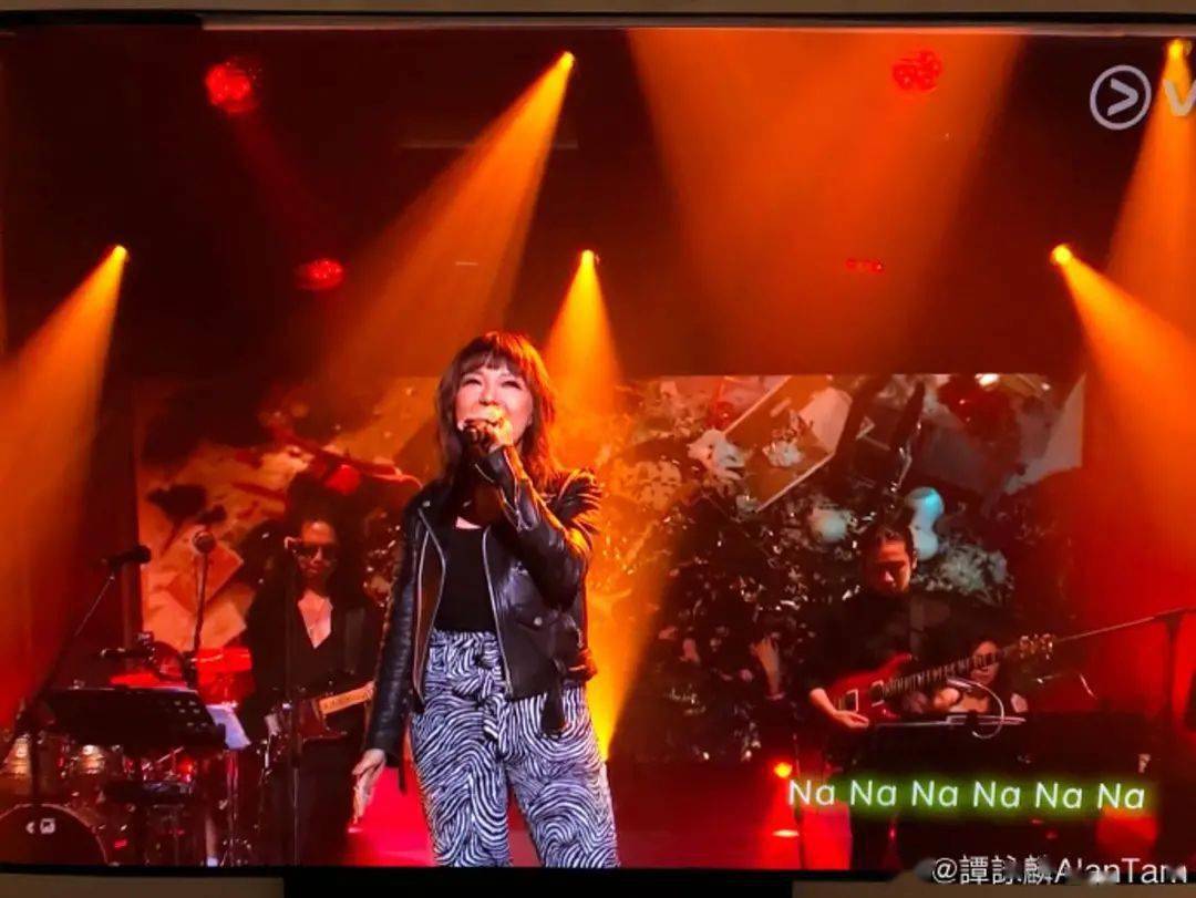 柠檬|「加大码」卫诗宣传新歌,全网惊叹:身形比得上张惠妹?!