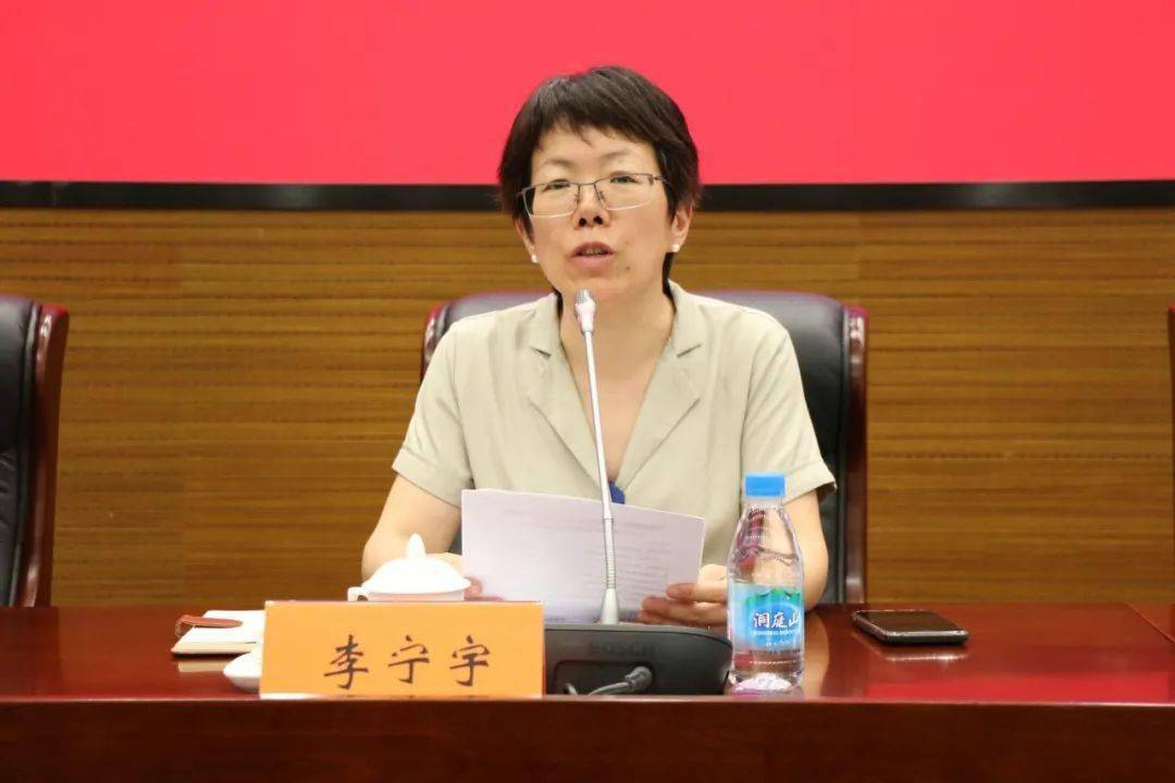 李宁宇主持会议并通报了第一届议政代表会第二次会