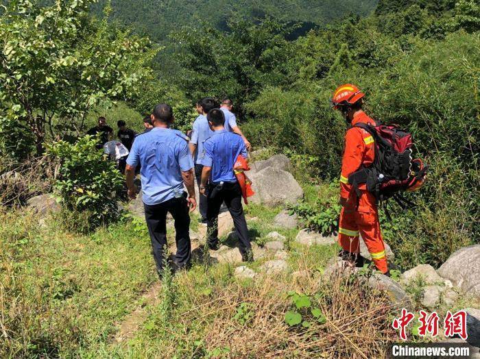 湖南衡阳各路警力奋战70余小时救出误入深山游客