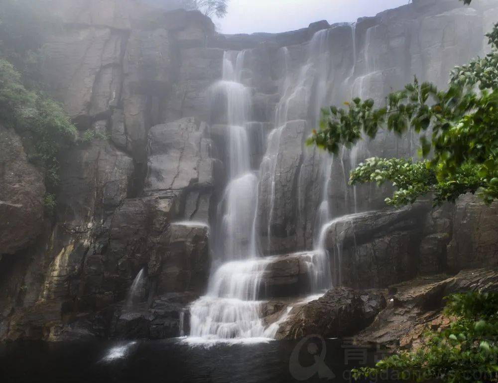 北九水景区以水闻名,近日,由于雨水充沛给力崂山北九水重现大小瀑布