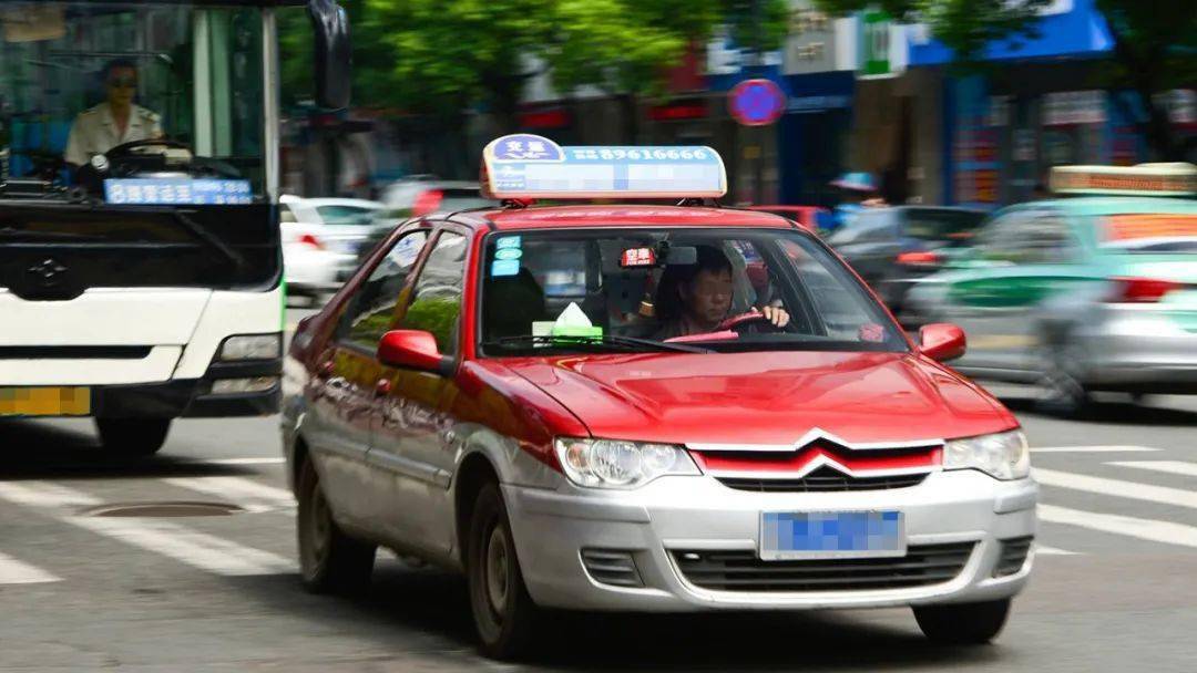 出租车从业资格证可以开网约车不 3eff3bf2bc874930a423276b36ba75cf.jpeg