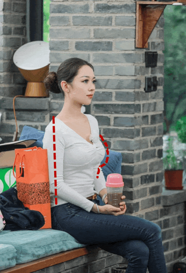 张雨绮在《浪姐》里穿的同款,被我找到了!胸挺腰直,气质好到爆炸!