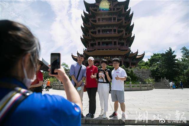 黄鹤楼|今天，援鄂医疗队代表游览黄鹤楼