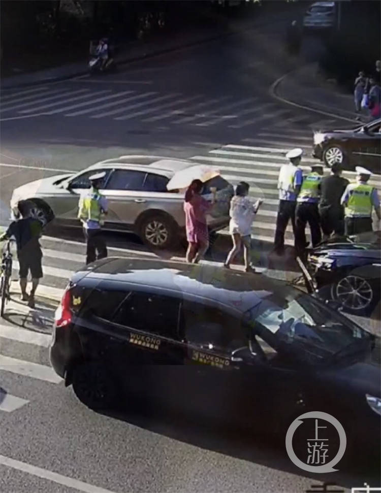 执勤民警中暑晕倒在地,接下来的这一幕很暖