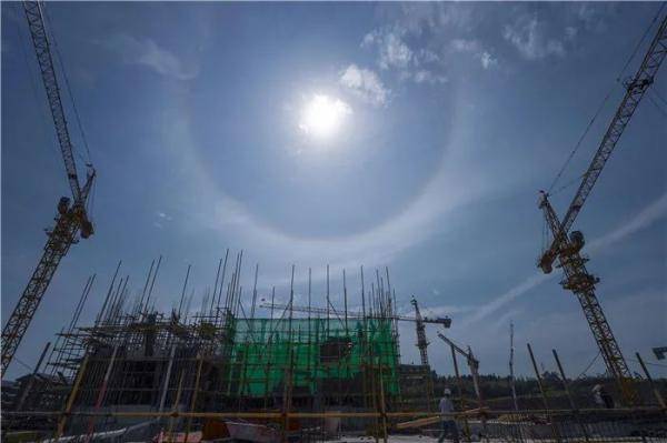 遂宁|太阳戴了“美曈”？今天，遂宁上空出现“日光晕”奇观！