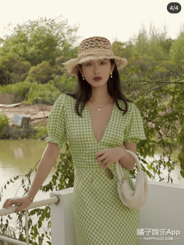 灵光|杨采钰放弃土味脱胎换骨,复古穿搭性感俏皮,迪士尼在逃公主吧?