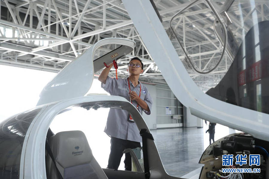 飞行|【幸福花开新边疆】“雄鹰”在扎兰屯展翅飞翔