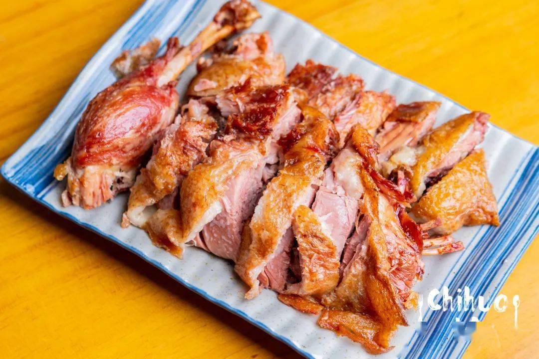 先腌制再卤制最后油炸的 重庆香酥鸭 鸭肉 松软酥烂 完全不