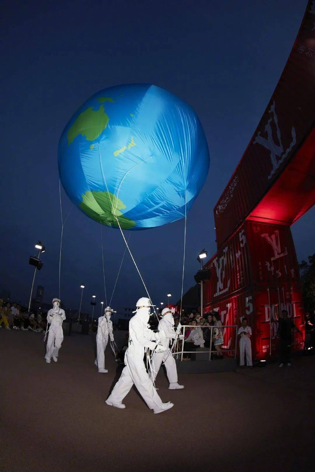 Virgil|声称要把Virgil Abloh告上法庭,即使被质疑抄袭上位,也挡不住“时尚界爆款制造机”的神话?