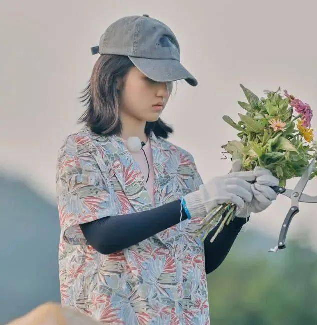 肌肤|欧阳娜娜和张子枫的少女护肤法，原来是我们向往的护肤植物学~