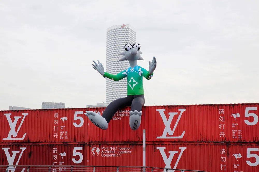 Louis|被Louis Vuitton秀上的吴亦凡感动了,周冬雨改行当店员了?【每周时报】