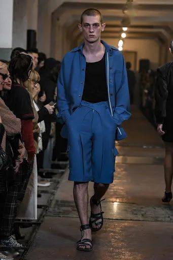 时装|想做不撞衫大赛的冠军，你还缺一件格鲁吉亚的时装