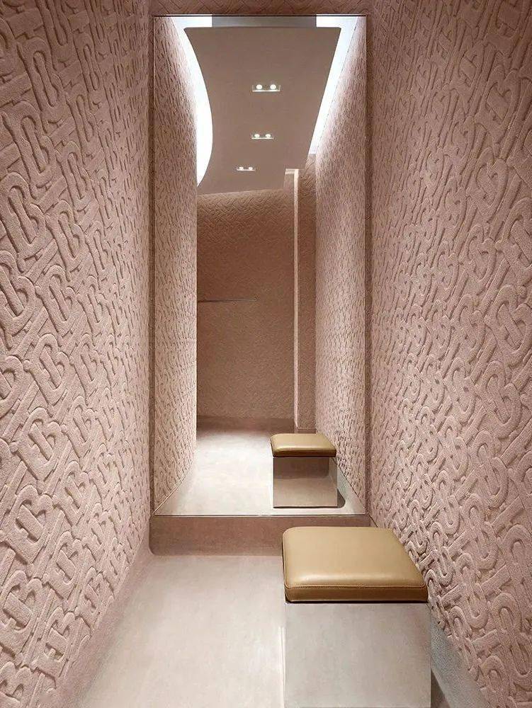 Louis|被Louis Vuitton秀上的吴亦凡感动了,周冬雨改行当店员了?【每周时报】