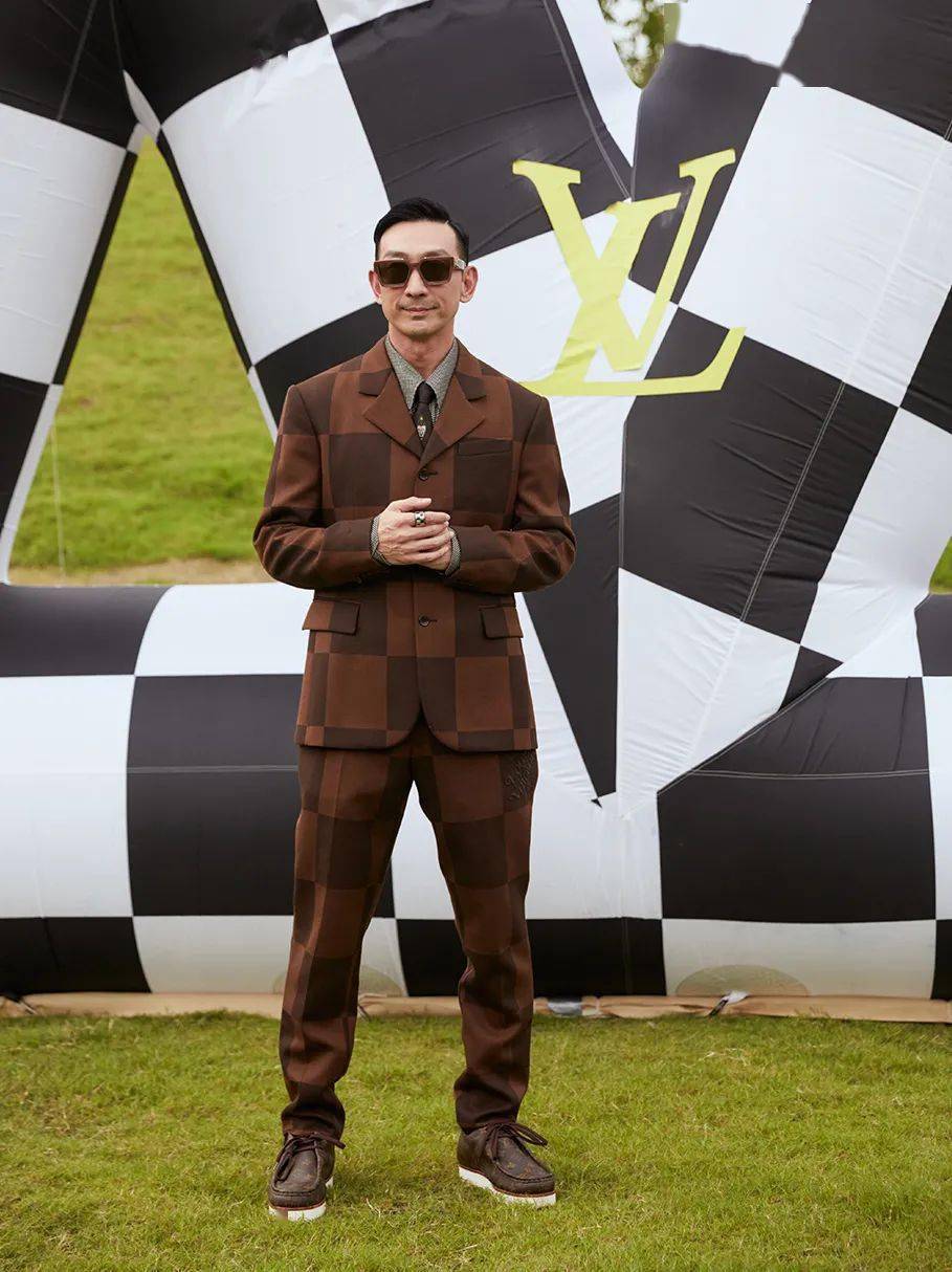 Louis|被Louis Vuitton秀上的吴亦凡感动了,周冬雨改行当店员了?【每周时报】