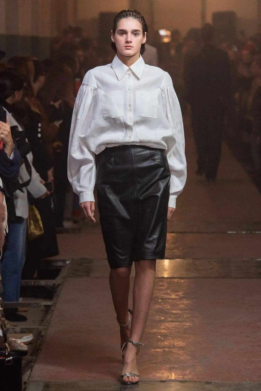 时装|想做不撞衫大赛的冠军，你还缺一件格鲁吉亚的时装