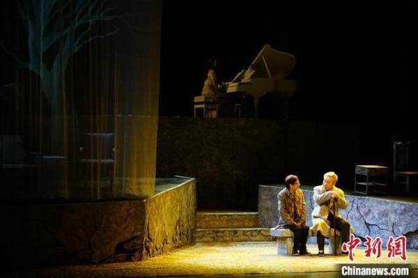 演出|戏剧人这半年：演员转行卖保险 有人复工后大哭