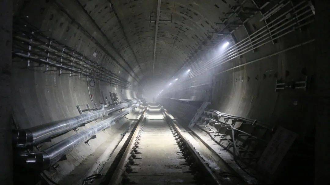 实地拍摄地铁2号线通达街站施工现场_基本