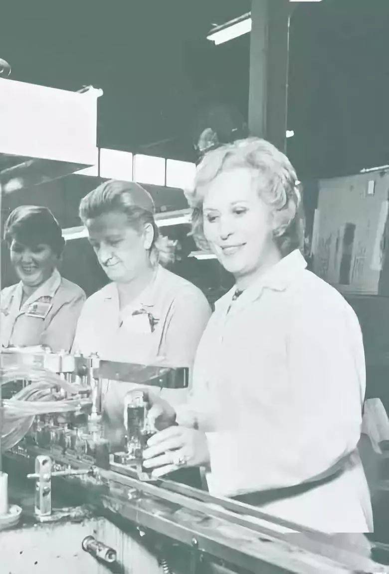 精华|快抢！每个女人都无法拒绝的雅诗兰黛小棕瓶，只要85元！