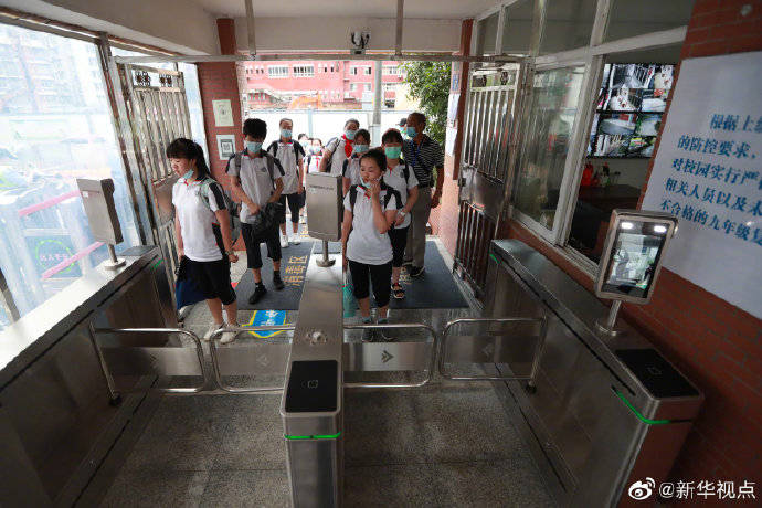 武汉|阔别校园数月，武汉初一初二年级学生返校复学