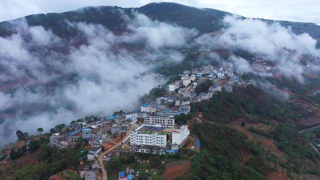 楚雄市西舍路镇重点项目建设开启加速模式