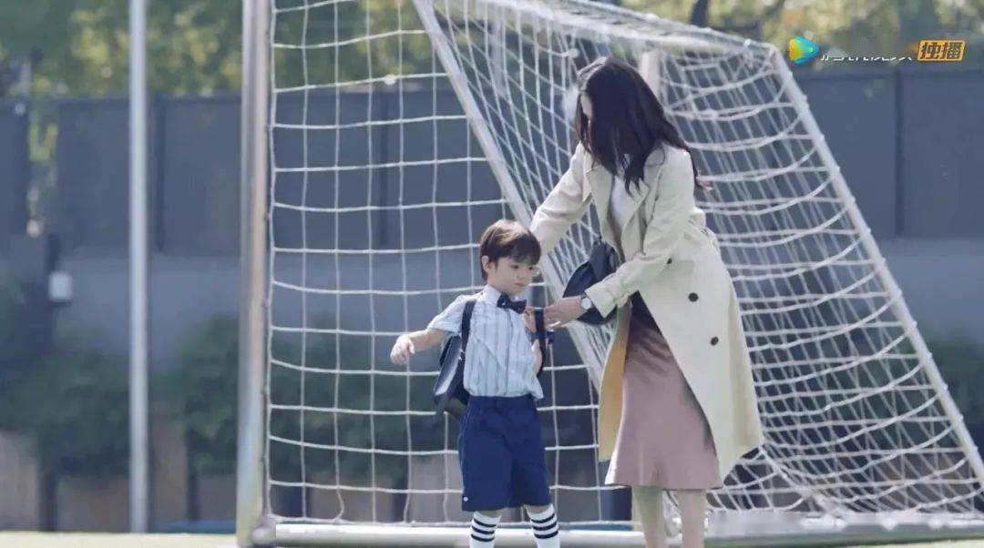 真丝|《三十而已》的顾佳，穿搭绝了！