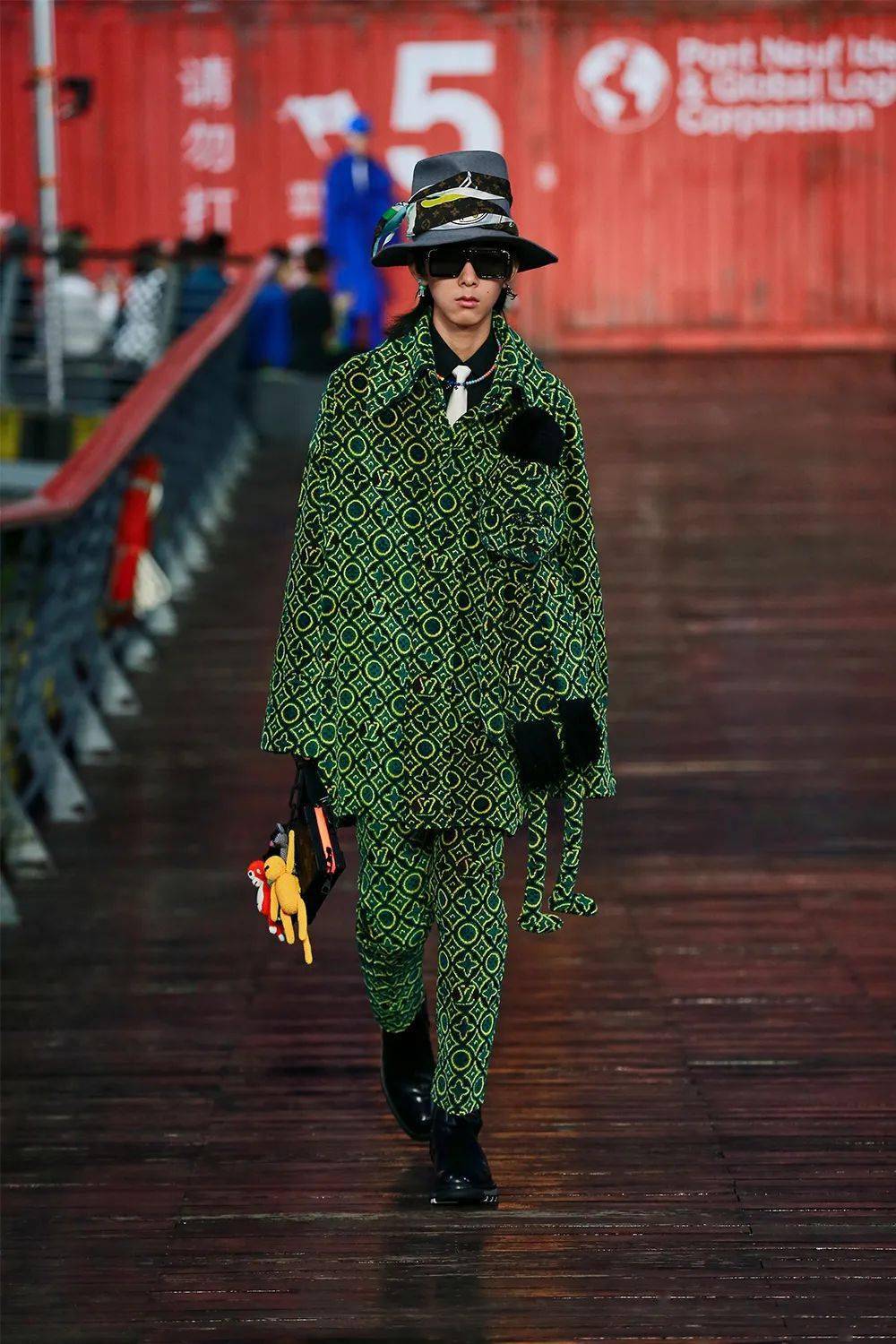 吴建豪|适逢 LV 男装大秀，吴建豪想要送你一份礼物