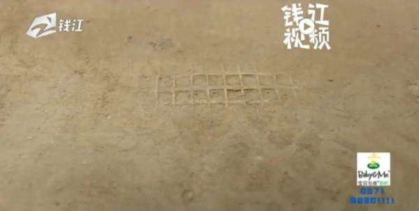 地板|杭州女子踏上新家地板，竟然步步生“洞”？