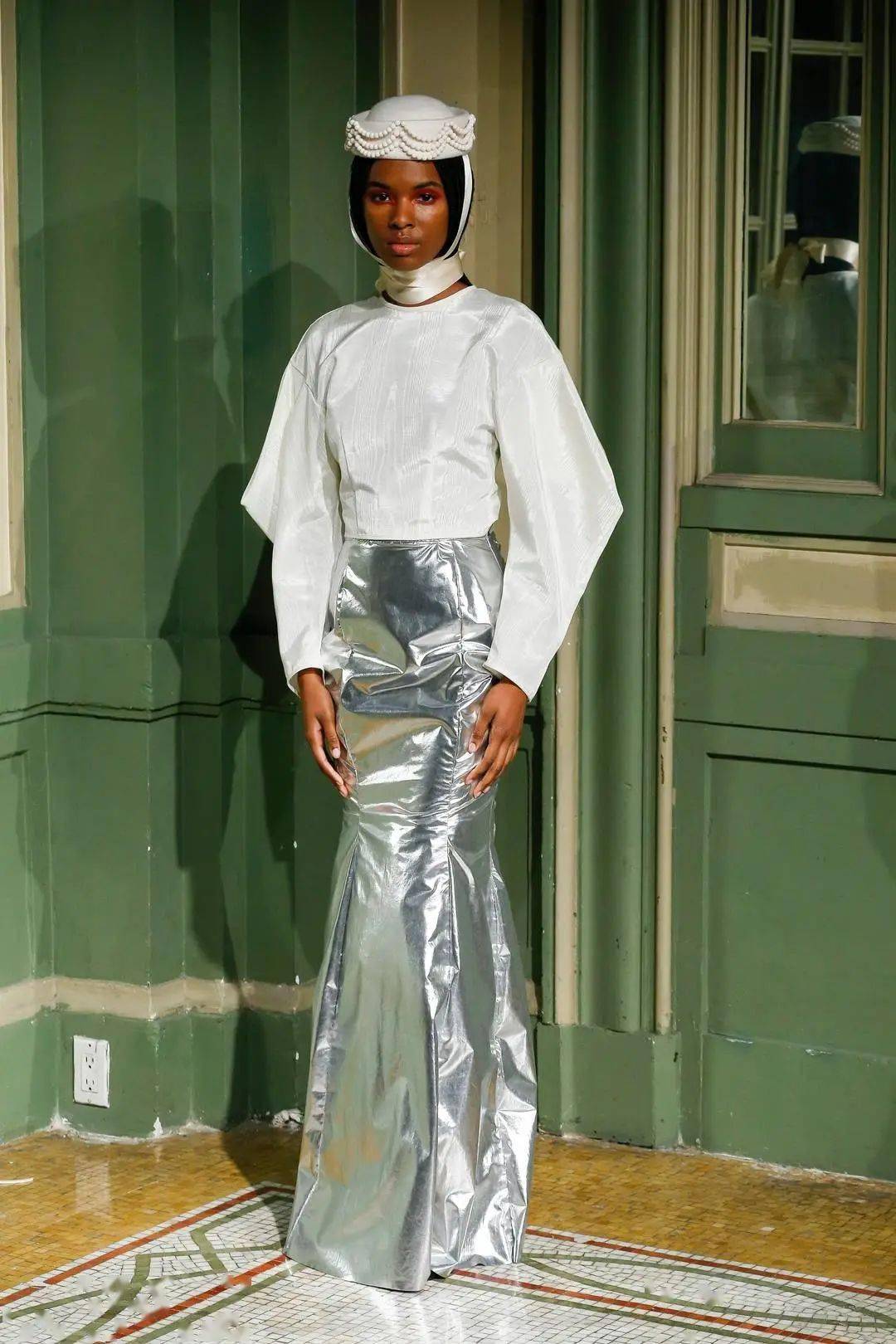 废物|鞋子变花篮，煎蛋做胸衣，他们把“废物”利用玩出了新花样，老改造届设计师了！