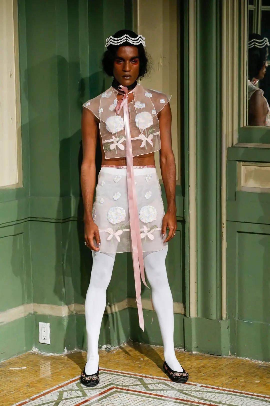 废物|鞋子变花篮，煎蛋做胸衣，他们把“废物”利用玩出了新花样，老改造届设计师了！