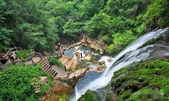 重渡沟自然风景区:位于栾川县潭头镇西南部,距洛阳市 150公里,距栾川