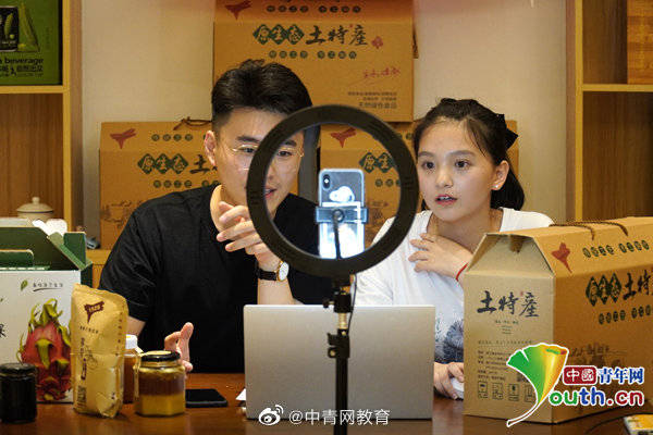 直播|10分钟销量破千元！从采摘到直播，大学生助力农民增收