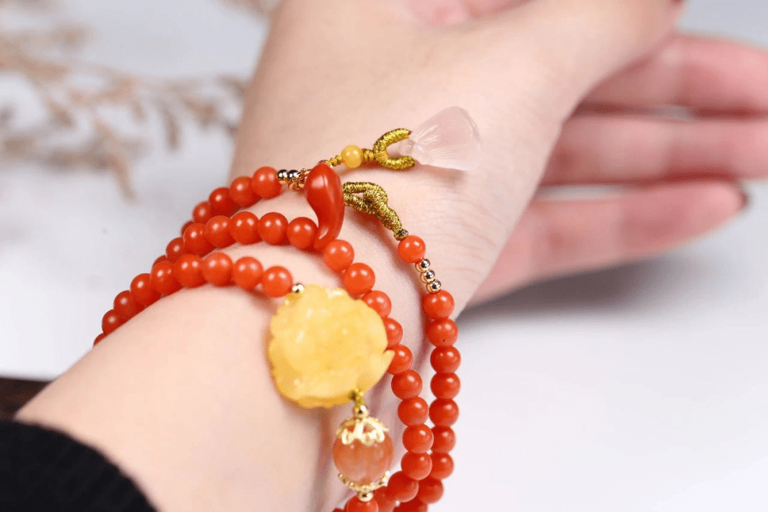 颜色|晒黑了怎么办？想要快速变白,这么戴珠宝就对了!