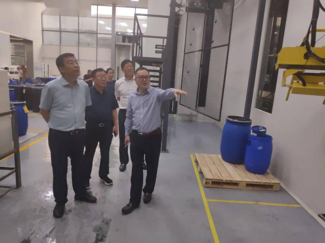 副区长李妮和区直吕志成先后到明新旭腾新材料股份有限公司生产车间