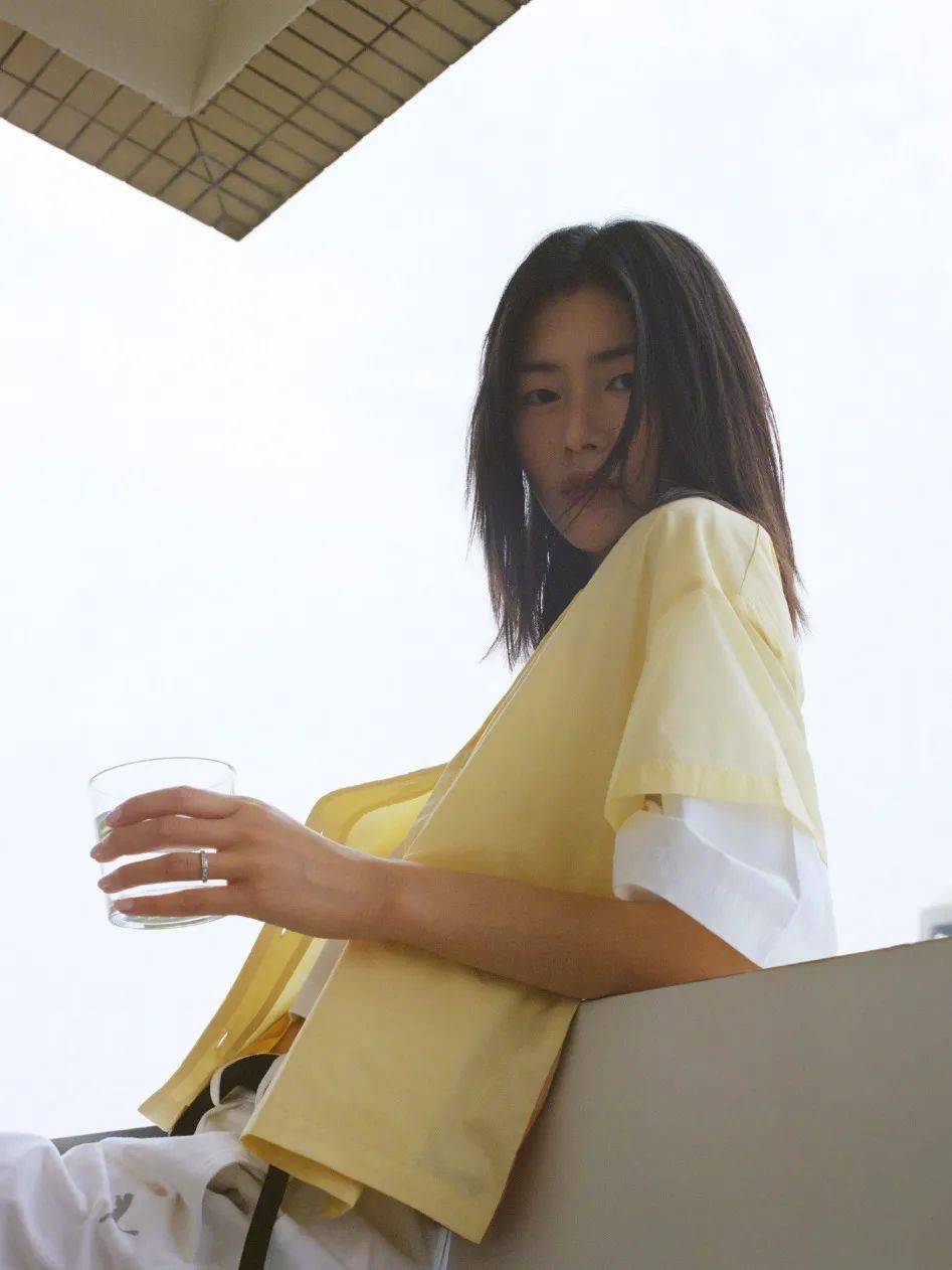 老爹|老爹衬衫递来一个眼神,小周和cc就懂了!