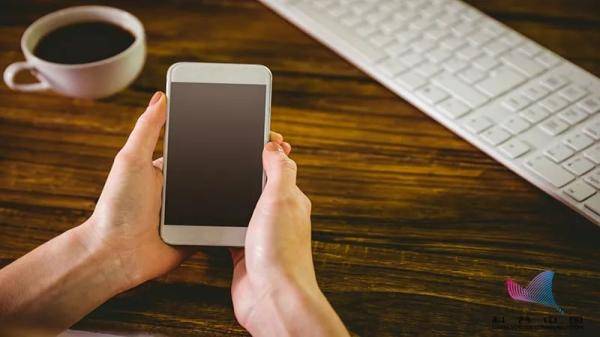 小孔|万万没想到！原来手机上的这个小孔，有这么大的作用