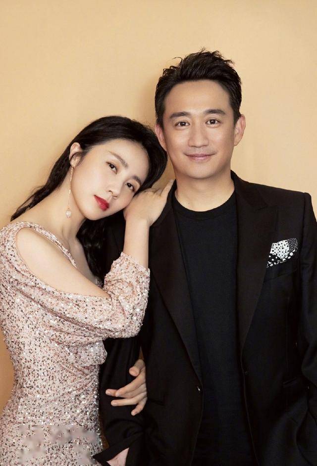 墨镜|孙莉深夜晒美照，戴墨镜穿扮优雅疑接代言，却被赞“多多好漂亮”