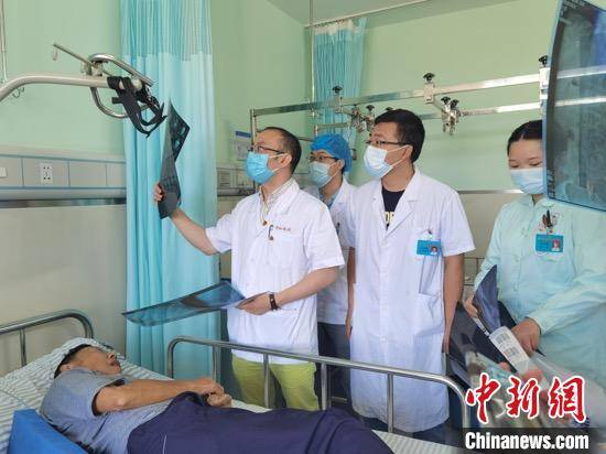 临床|上海医学博士西南贫困地区义诊、带教被称“行走在大山深处的白衣天使”