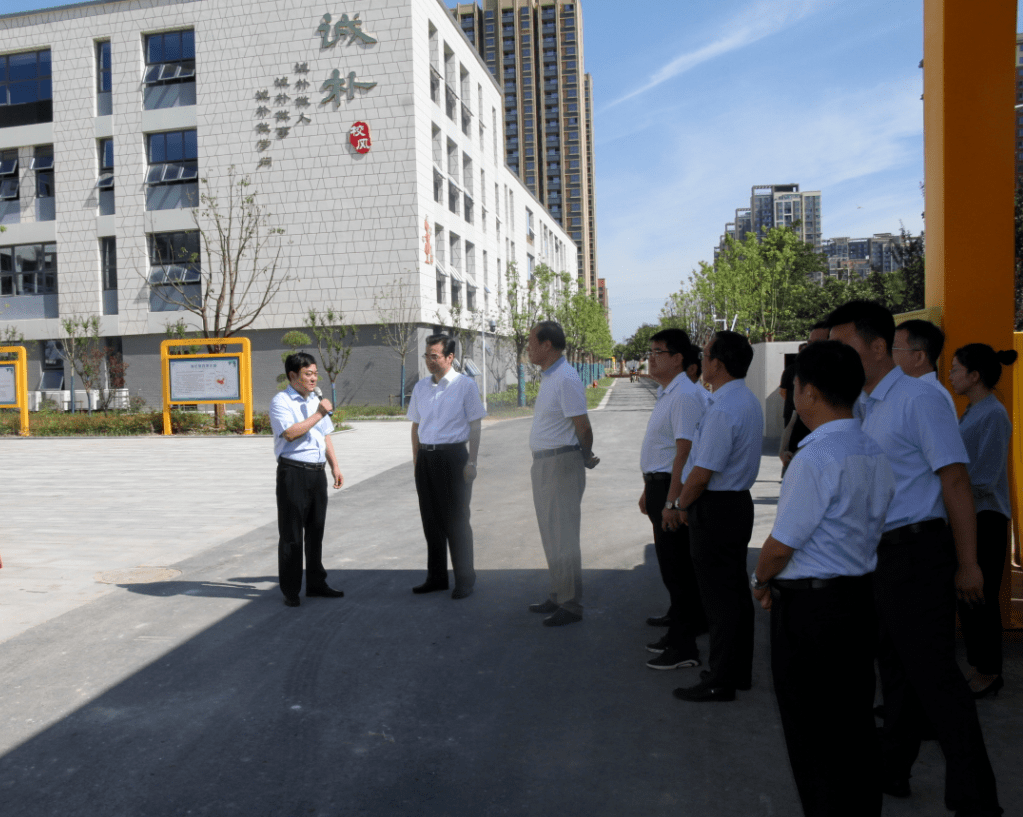 省政府调研组点赞南师附中宿迁分校南校区建设