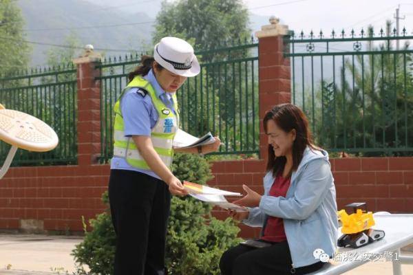 交通|【减量控大】临洮交警走进田间地头送”安全”