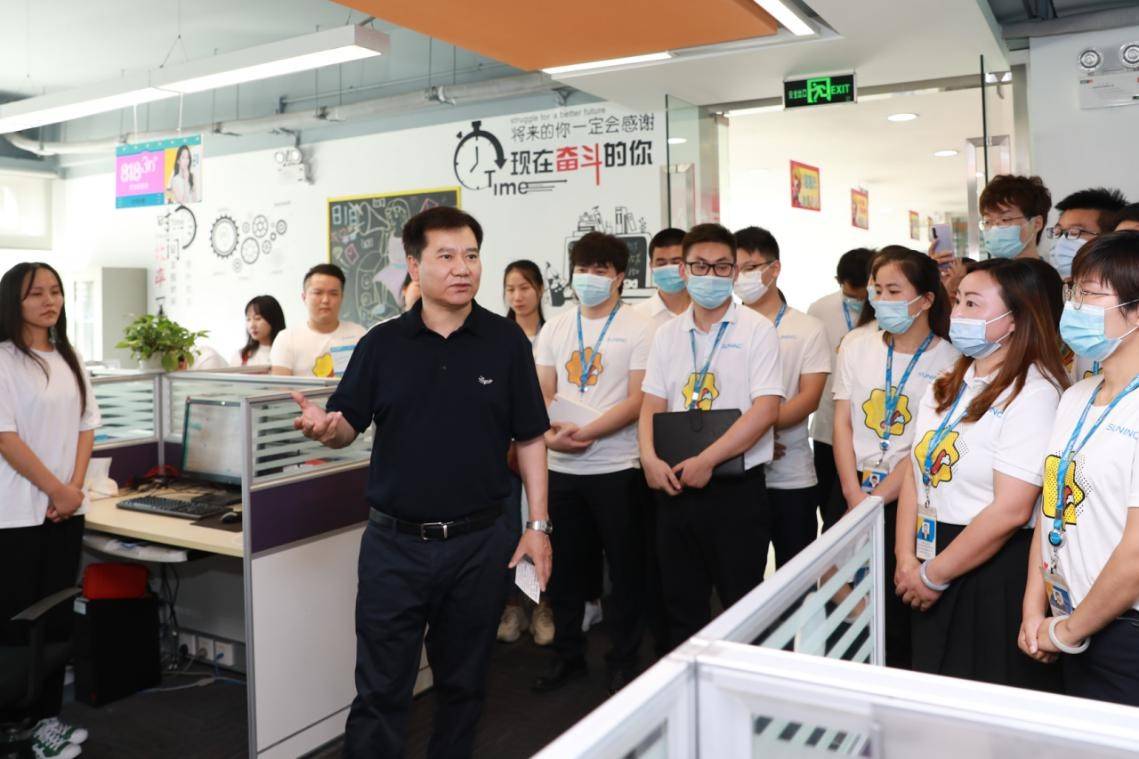 张近东|张近东818前探访物流、客服一线，首次解读“专注好服务”