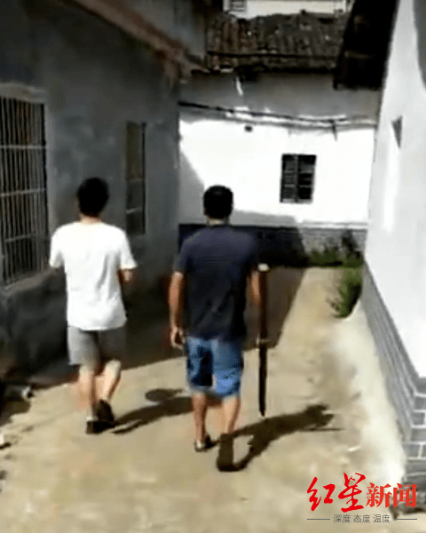 扶贫|江西“两死一伤”疑凶逃亡中再犯命案：死者为驻村扶贫干部，当地村民持木棍追凶