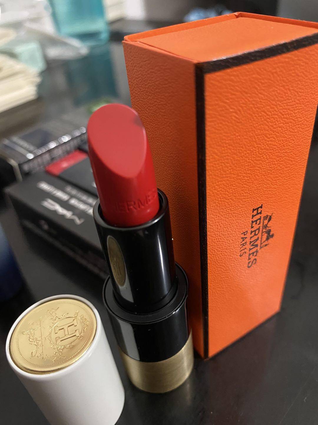 直播|超低价“名牌口红”何来：直播带货背后的造假生意