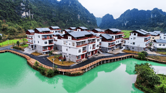 媒体看百色巴某村从穷乡僻壤到旅游名村
