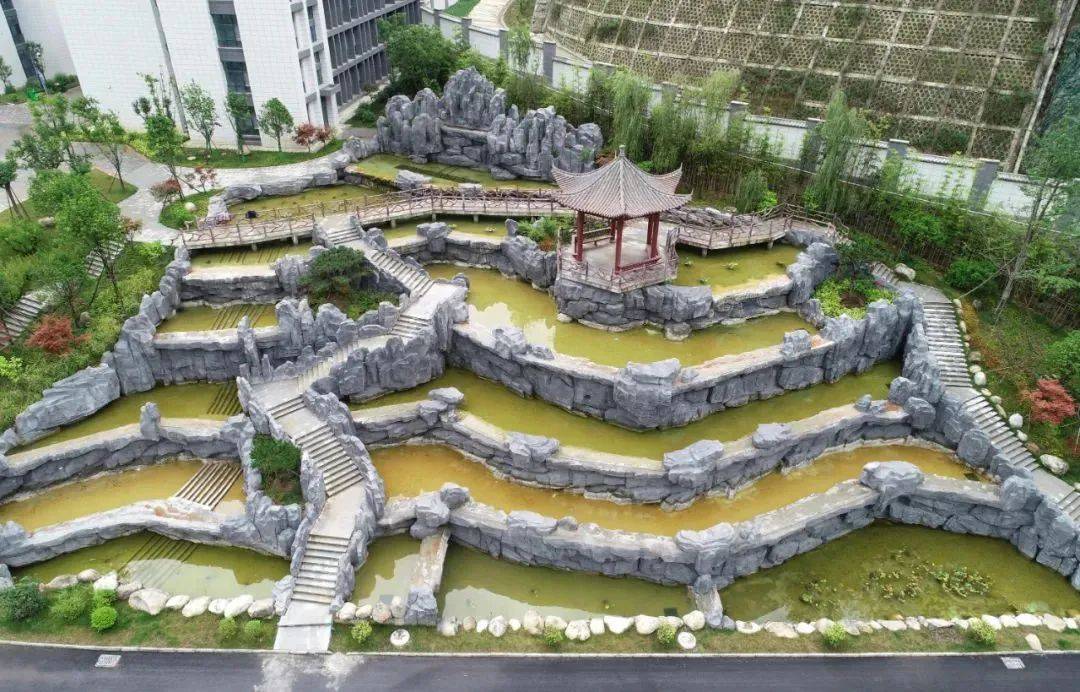 安县|削掉真山建假山！贫困县“豪掷”7.1亿建中学